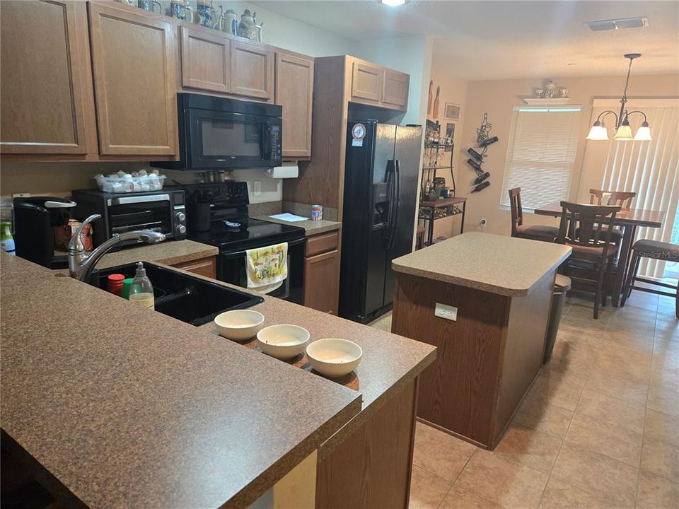 For Sale: $277,000 (2 beds, 2 baths, 1092 Square Feet)