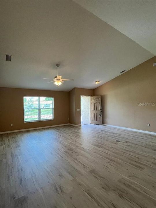 For Rent: $2,195 (3 beds, 2 baths, 1657 Square Feet)