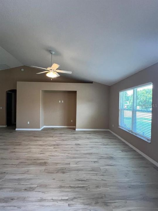 For Rent: $2,195 (3 beds, 2 baths, 1657 Square Feet)
