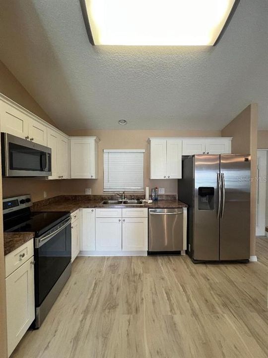 For Rent: $2,195 (3 beds, 2 baths, 1657 Square Feet)