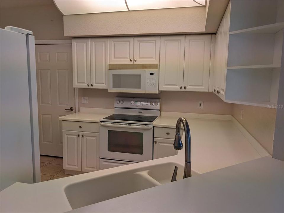 For Sale: $299,500 (2 beds, 2 baths, 1353 Square Feet)