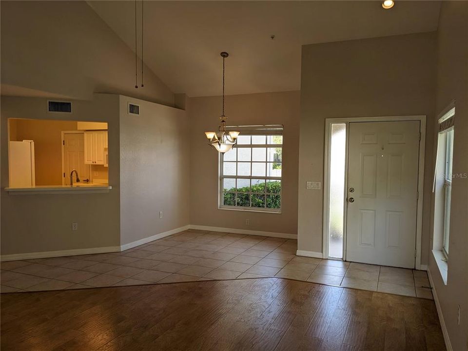 For Sale: $299,500 (2 beds, 2 baths, 1353 Square Feet)