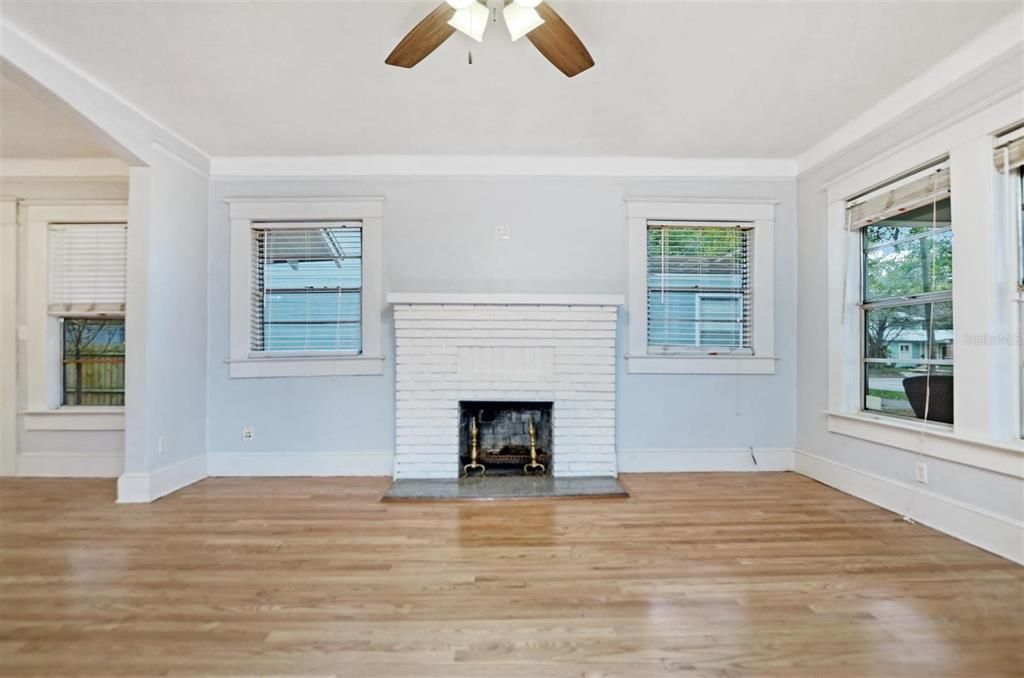Active With Contract: $4,100 (2 beds, 2 baths, 1144 Square Feet)