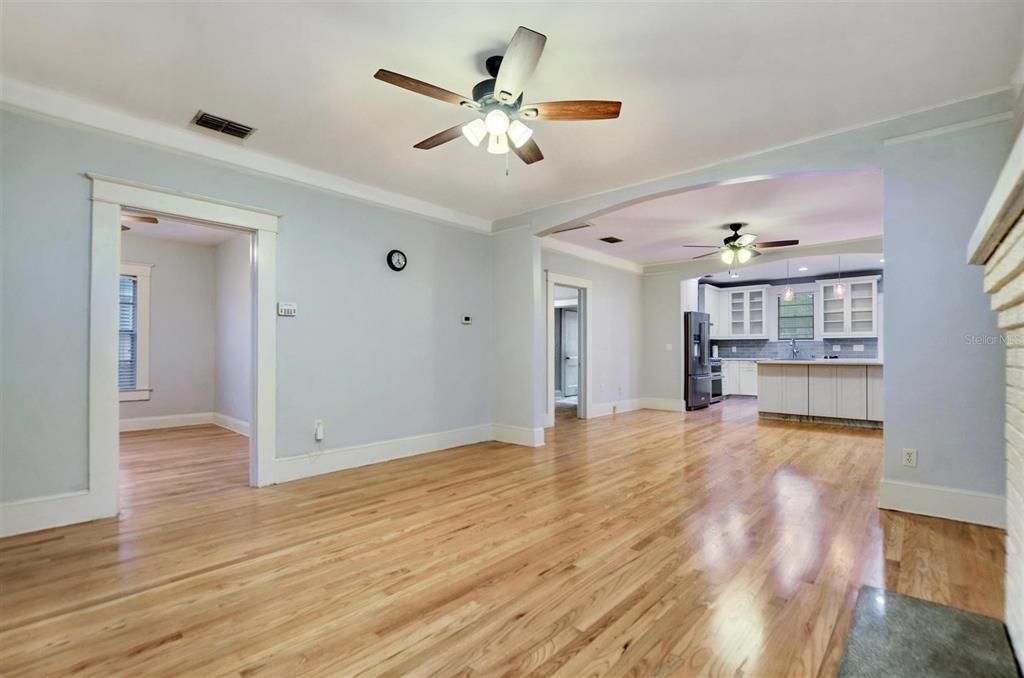 Active With Contract: $4,100 (2 beds, 2 baths, 1144 Square Feet)