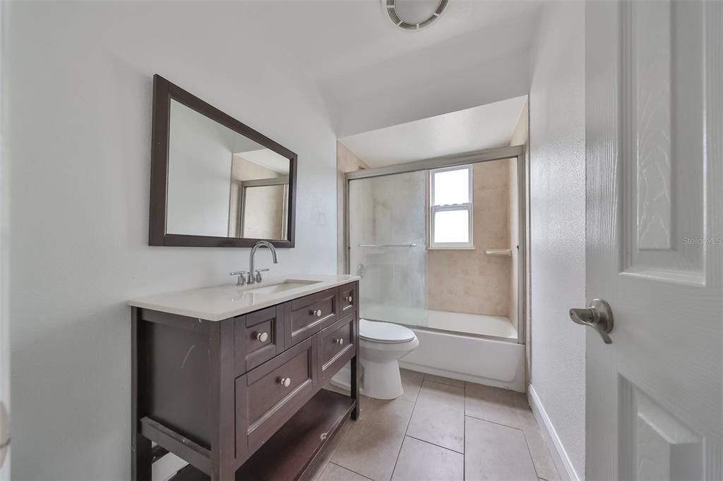 Right unit's 2nd bathroom