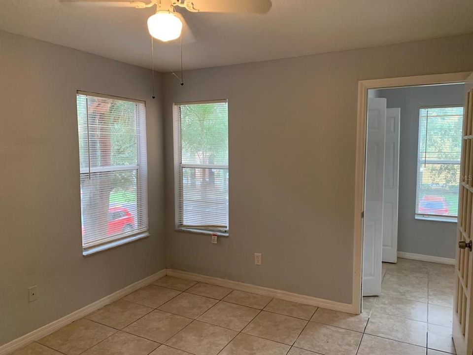 For Sale: $180,000 (2 beds, 1 baths, 934 Square Feet)