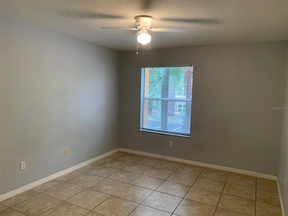 For Sale: $180,000 (2 beds, 1 baths, 934 Square Feet)