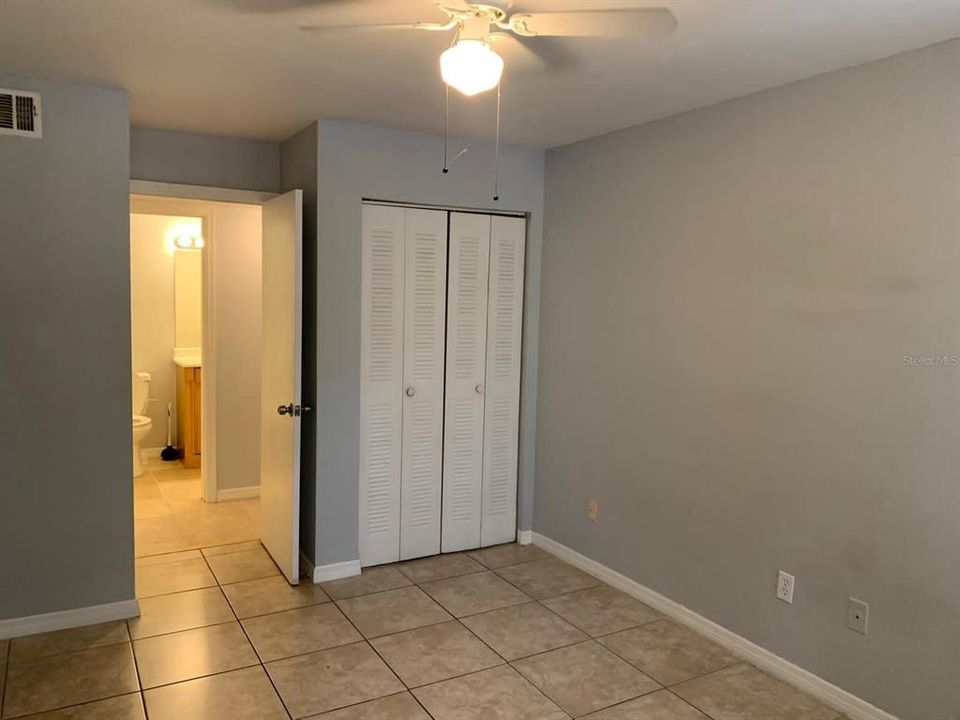 For Sale: $180,000 (2 beds, 1 baths, 934 Square Feet)