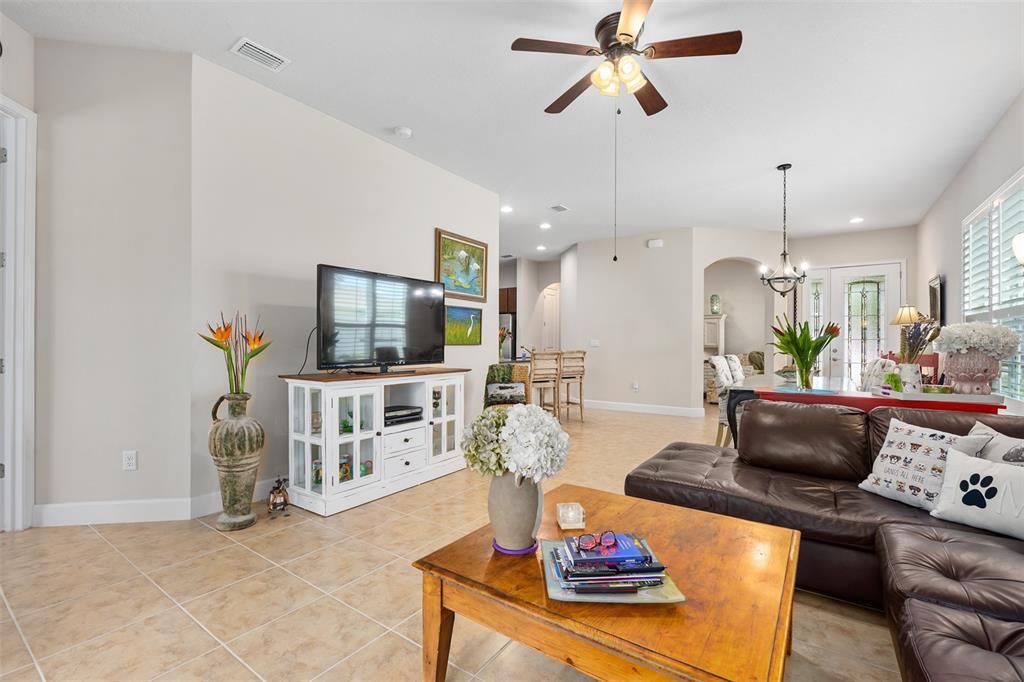 For Sale: $354,000 (2 beds, 2 baths, 1562 Square Feet)