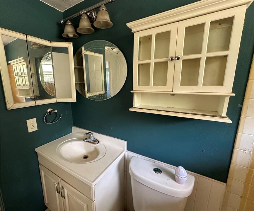 Bathroom vanity