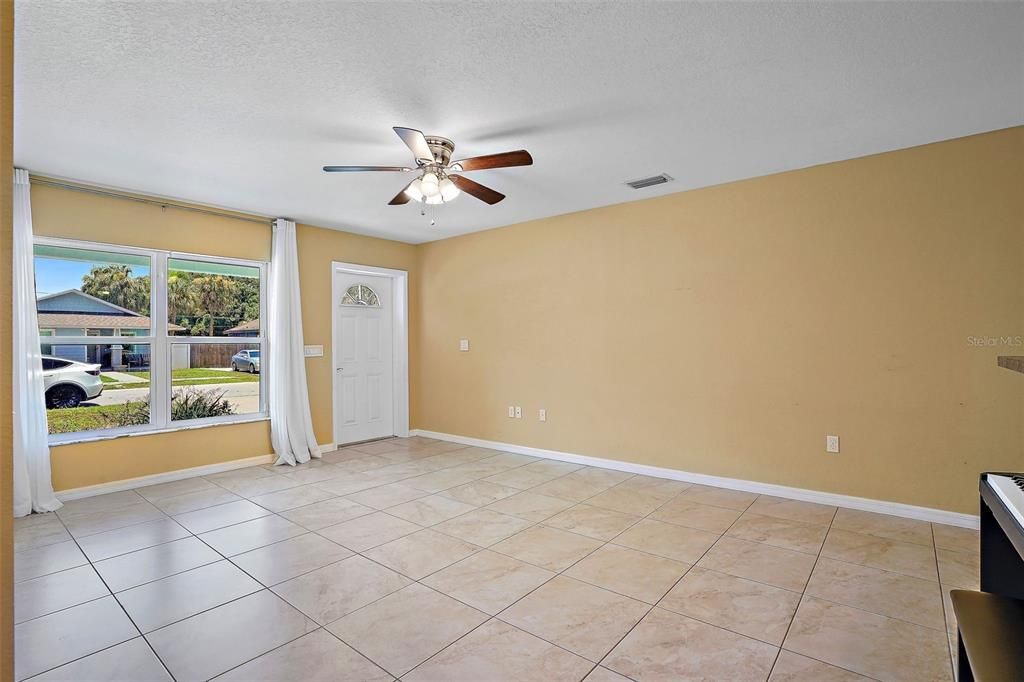Active With Contract: $339,000 (3 beds, 2 baths, 1211 Square Feet)