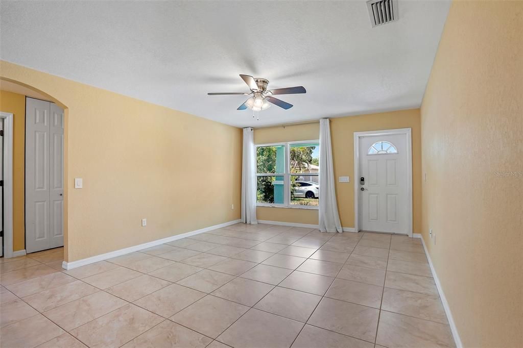 Active With Contract: $339,000 (3 beds, 2 baths, 1211 Square Feet)