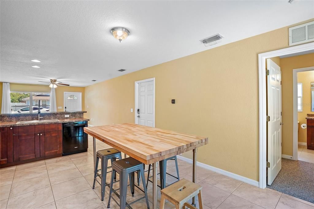 Active With Contract: $339,000 (3 beds, 2 baths, 1211 Square Feet)