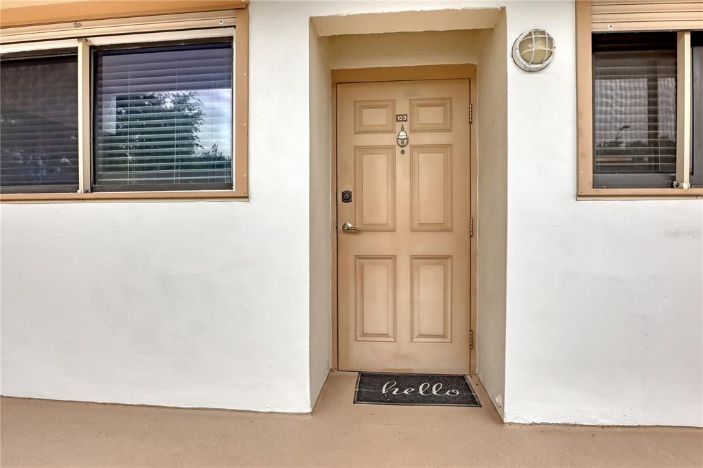 For Sale: $299,900 (2 beds, 2 baths, 1146 Square Feet)