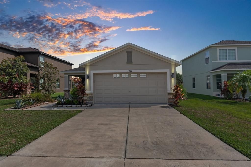 Active With Contract: $350,000 (3 beds, 2 baths, 1482 Square Feet)