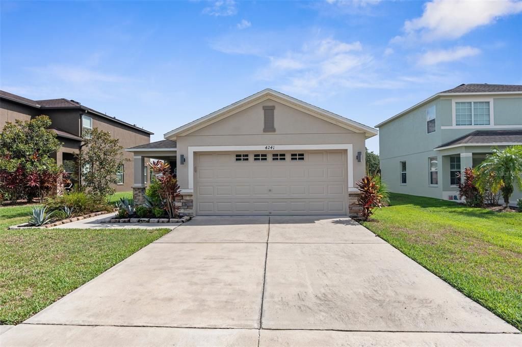 Active With Contract: $350,000 (3 beds, 2 baths, 1482 Square Feet)