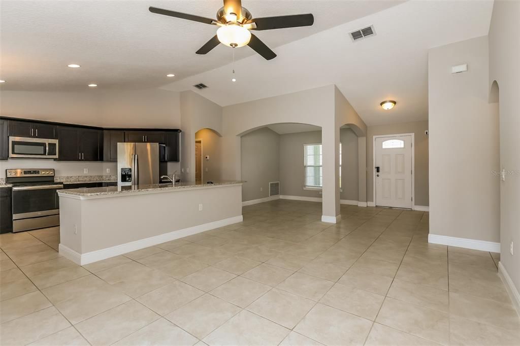 For Sale: $307,500 (4 beds, 2 baths, 1669 Square Feet)