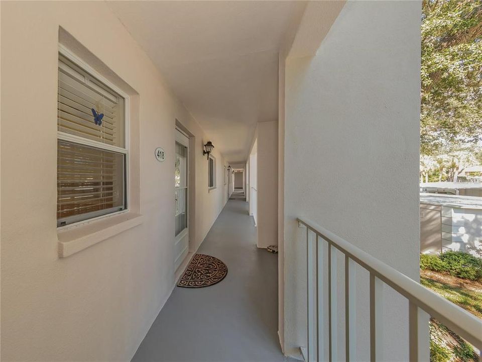 For Sale: $249,900 (2 beds, 2 baths, 946 Square Feet)