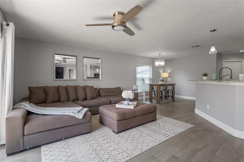 Active With Contract: $295,000 (3 beds, 2 baths, 1283 Square Feet)