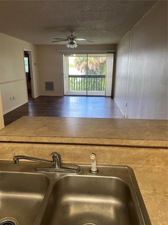 Active With Contract: $129,900 (2 beds, 2 baths, 840 Square Feet)