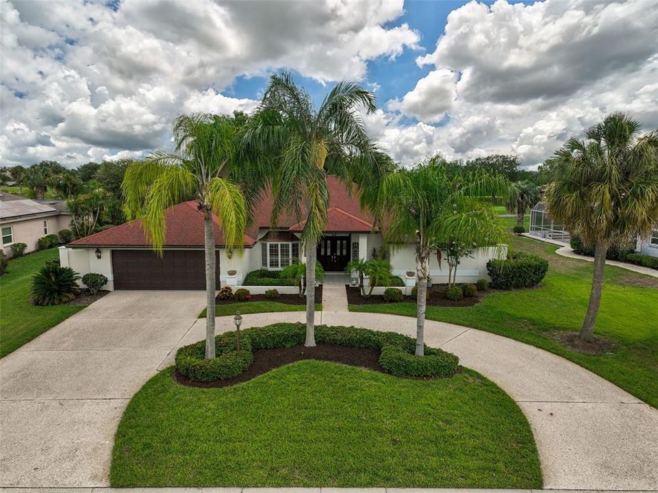 For Sale: $675,000 (3 beds, 2 baths, 2714 Square Feet)