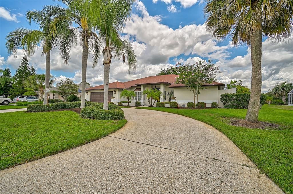 For Sale: $675,000 (3 beds, 2 baths, 2714 Square Feet)