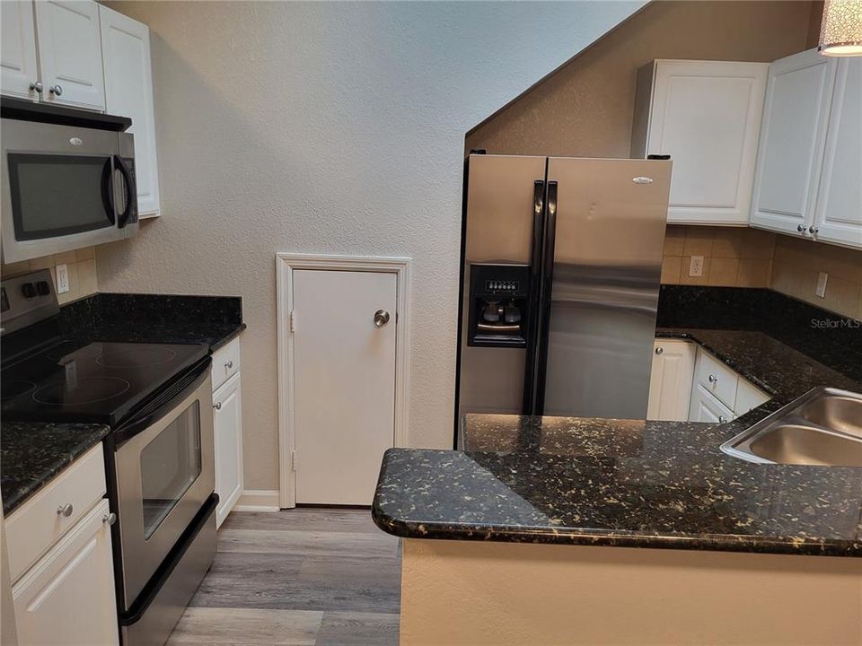 For Rent: $1,800 (3 beds, 2 baths, 1555 Square Feet)