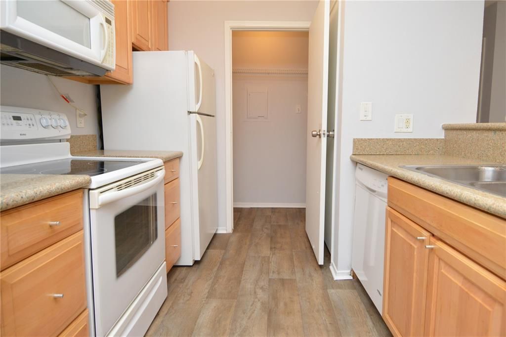 Recently Rented: $1,375 (1 beds, 1 baths, 615 Square Feet)