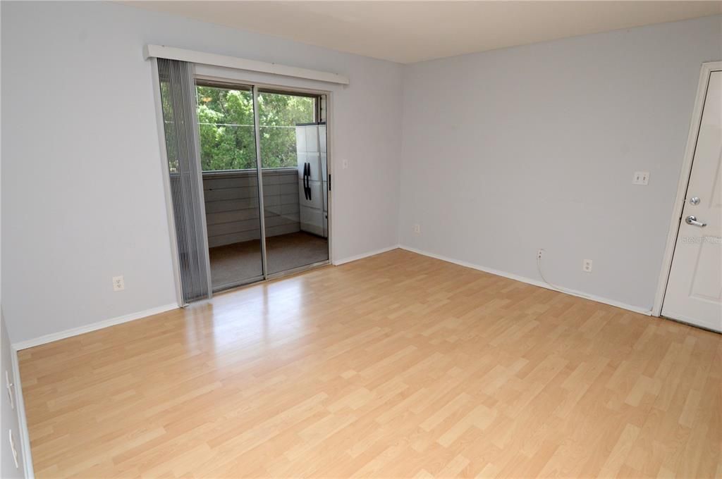 Recently Rented: $1,375 (1 beds, 1 baths, 615 Square Feet)