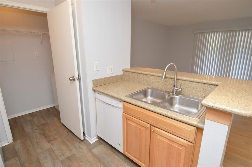 Recently Rented: $1,375 (1 beds, 1 baths, 615 Square Feet)