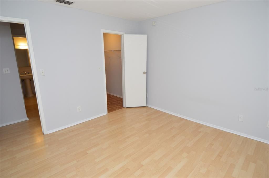 Recently Rented: $1,375 (1 beds, 1 baths, 615 Square Feet)