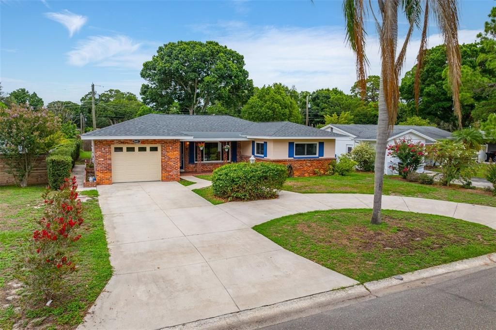 For Sale: $575,000 (3 beds, 2 baths, 2240 Square Feet)