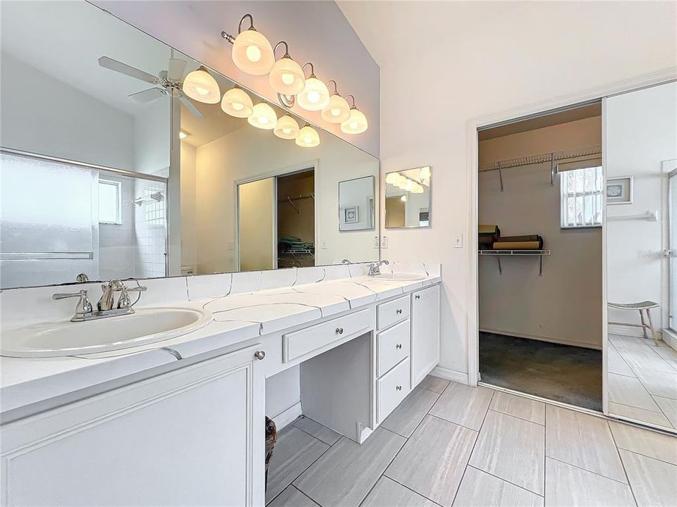 For Sale: $288,500 (2 beds, 2 baths, 1746 Square Feet)