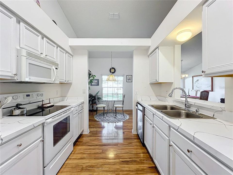 For Sale: $288,500 (2 beds, 2 baths, 1746 Square Feet)