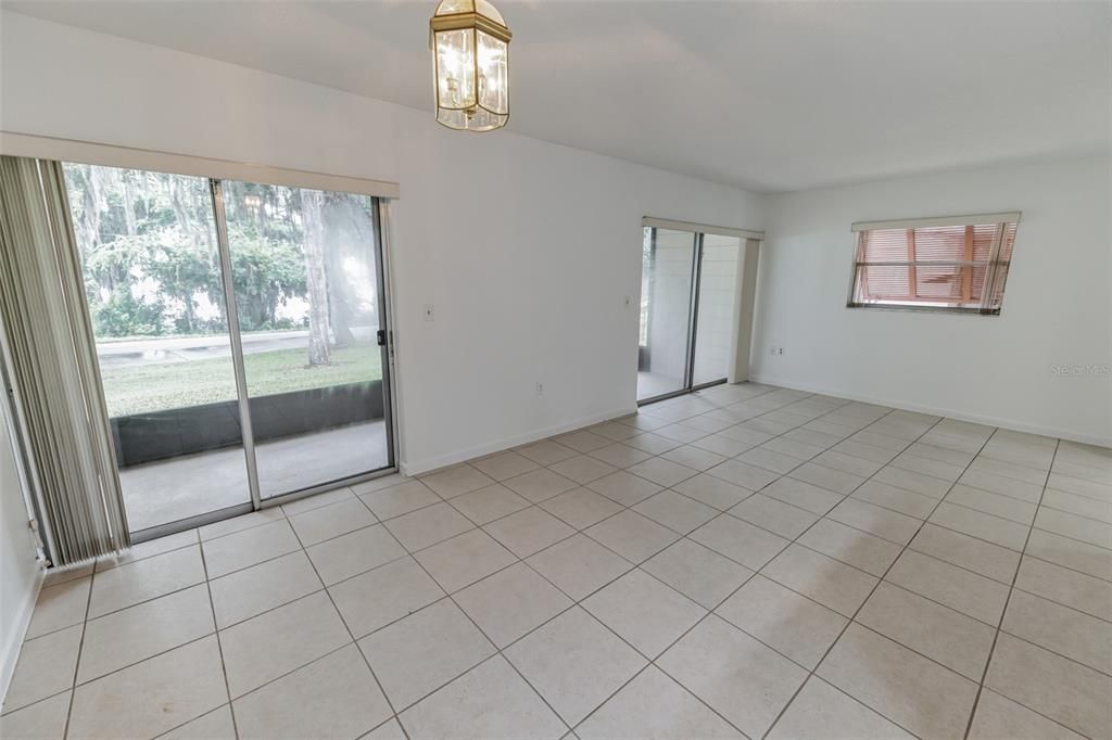 For Sale: $205,000 (2 beds, 2 baths, 897 Square Feet)