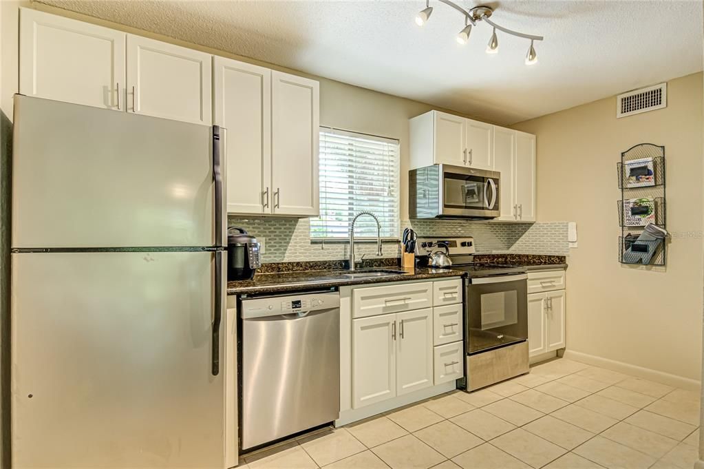 Active With Contract: $159,000 (2 beds, 2 baths, 900 Square Feet)