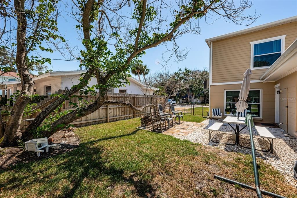 Active With Contract: $799,900 (3 beds, 2 baths, 1646 Square Feet)