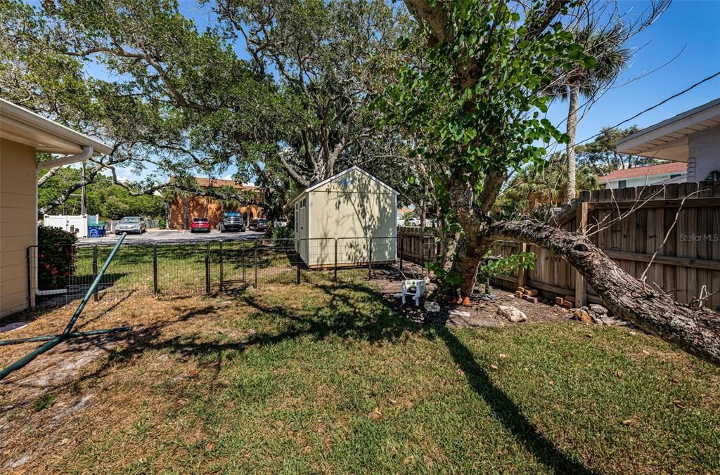 Active With Contract: $799,900 (3 beds, 2 baths, 1646 Square Feet)