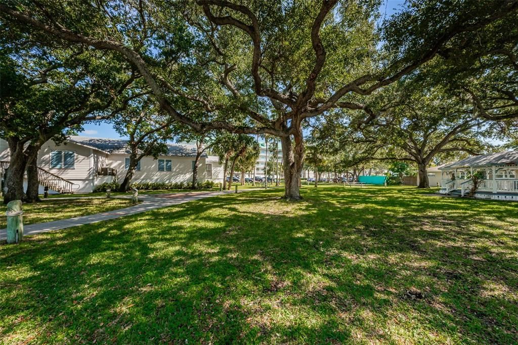 Active With Contract: $799,900 (3 beds, 2 baths, 1646 Square Feet)