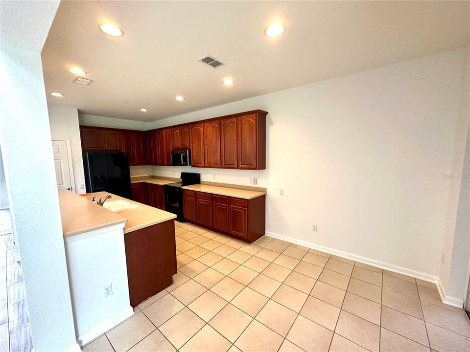 For Rent: $3,000 (4 beds, 2 baths, 2391 Square Feet)