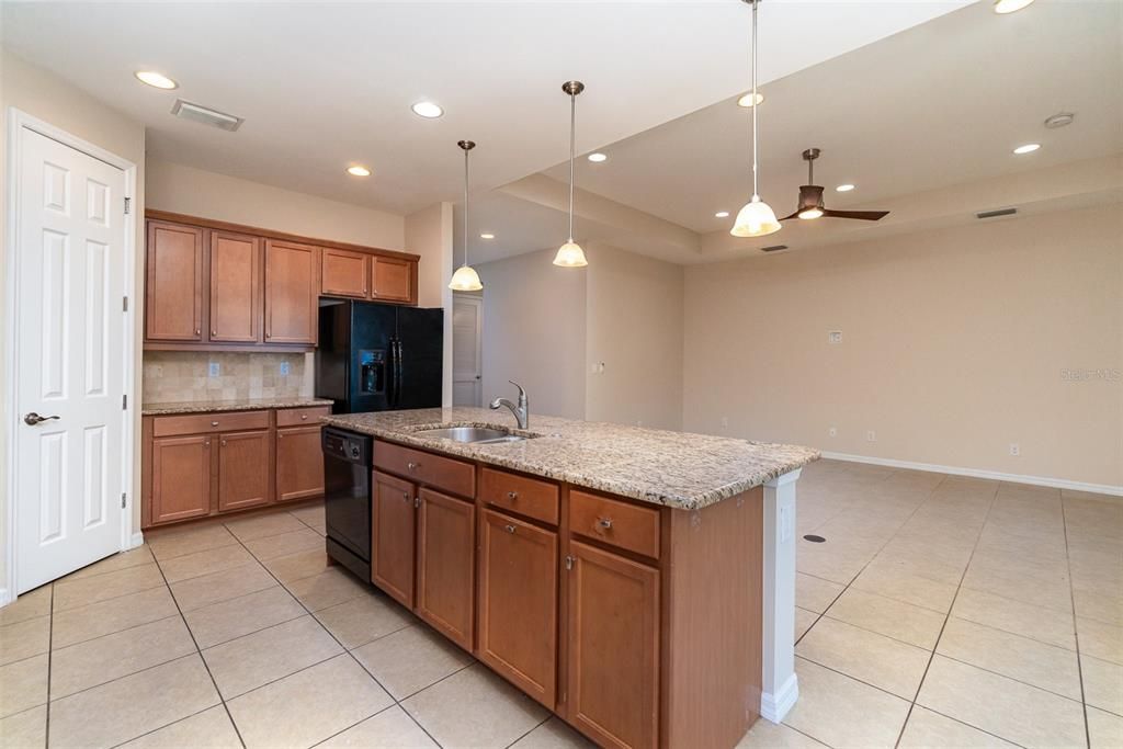 For Sale: $419,900 (3 beds, 2 baths, 1983 Square Feet)