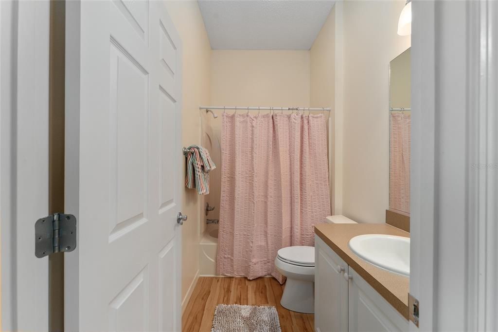 For Sale: $349,900 (2 beds, 2 baths, 1182 Square Feet)