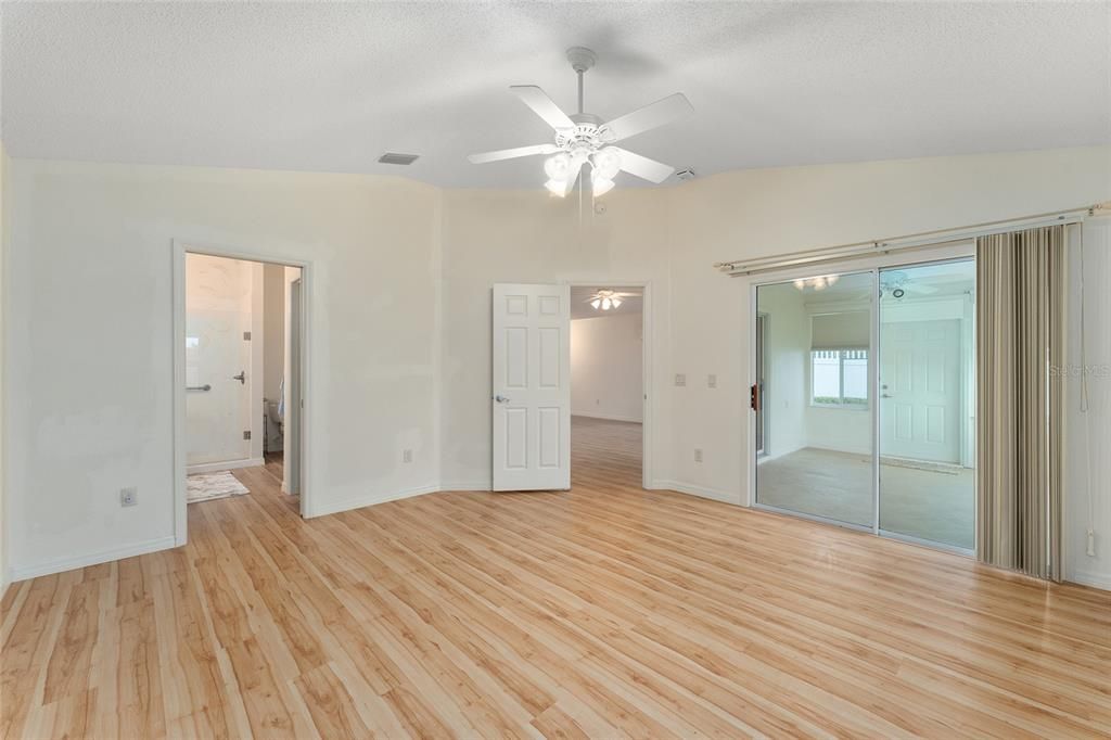 For Sale: $349,900 (2 beds, 2 baths, 1182 Square Feet)