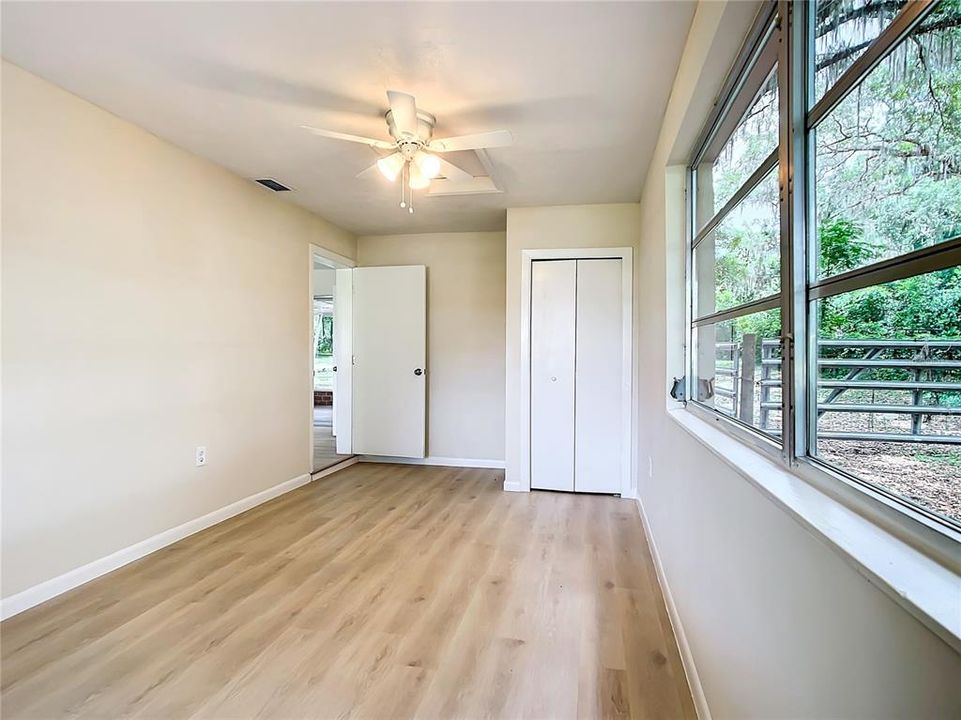 For Sale: $299,900 (3 beds, 2 baths, 1188 Square Feet)