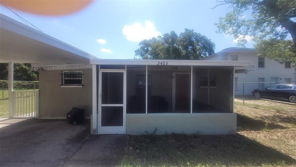 For Rent: $2,250 (3 beds, 1 baths, 1000 Square Feet)