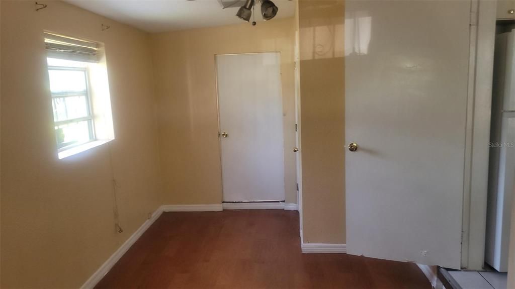 For Rent: $2,250 (3 beds, 1 baths, 1000 Square Feet)