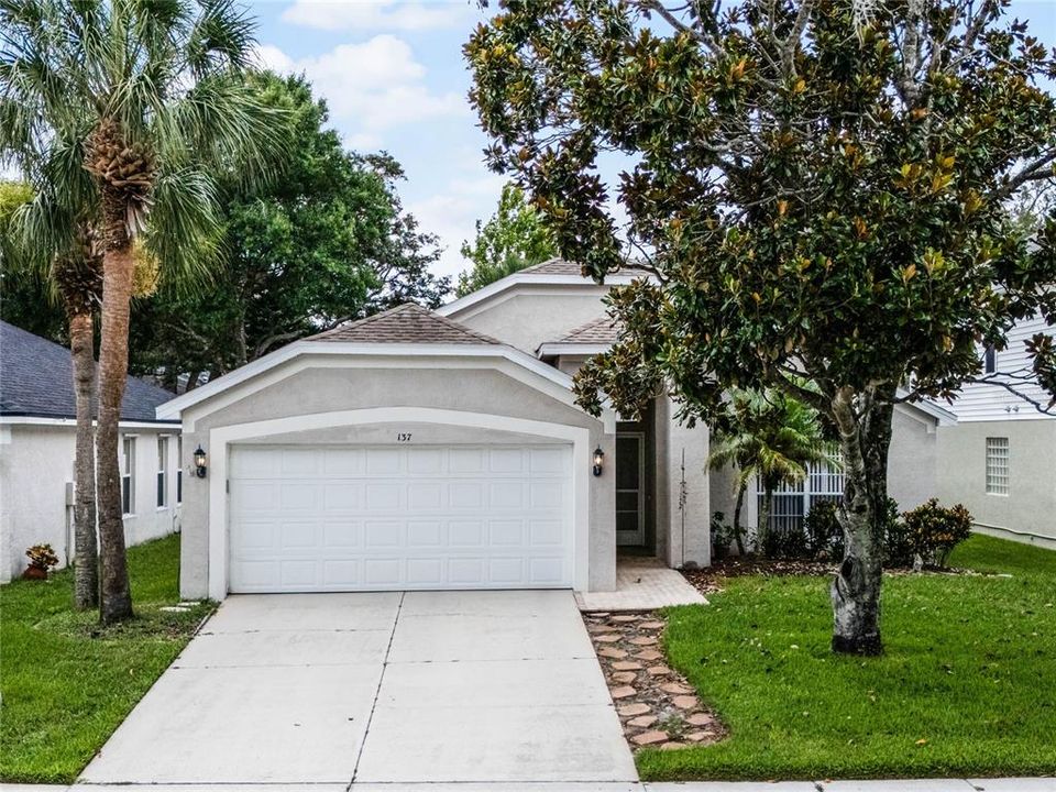 Great Curb Appeal!