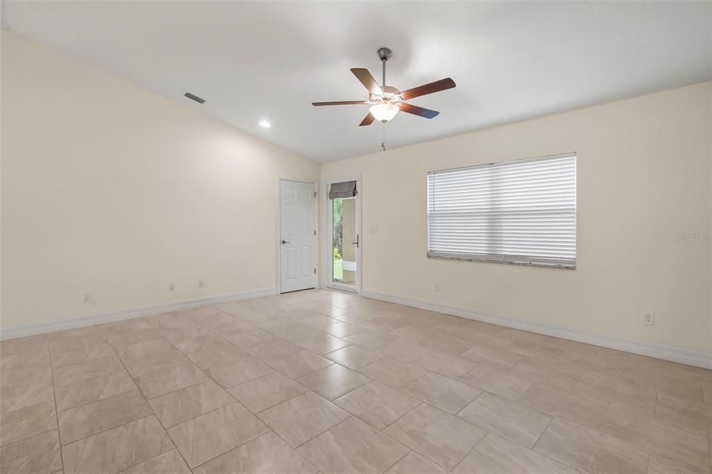 For Sale: $335,000 (3 beds, 2 baths, 1427 Square Feet)
