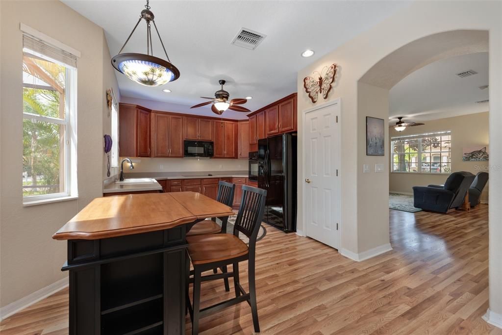 Active With Contract: $489,000 (5 beds, 3 baths, 2608 Square Feet)