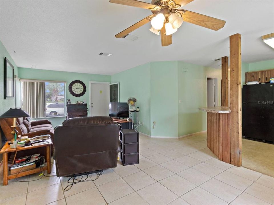 For Sale: $219,900 (2 beds, 2 baths, 912 Square Feet)